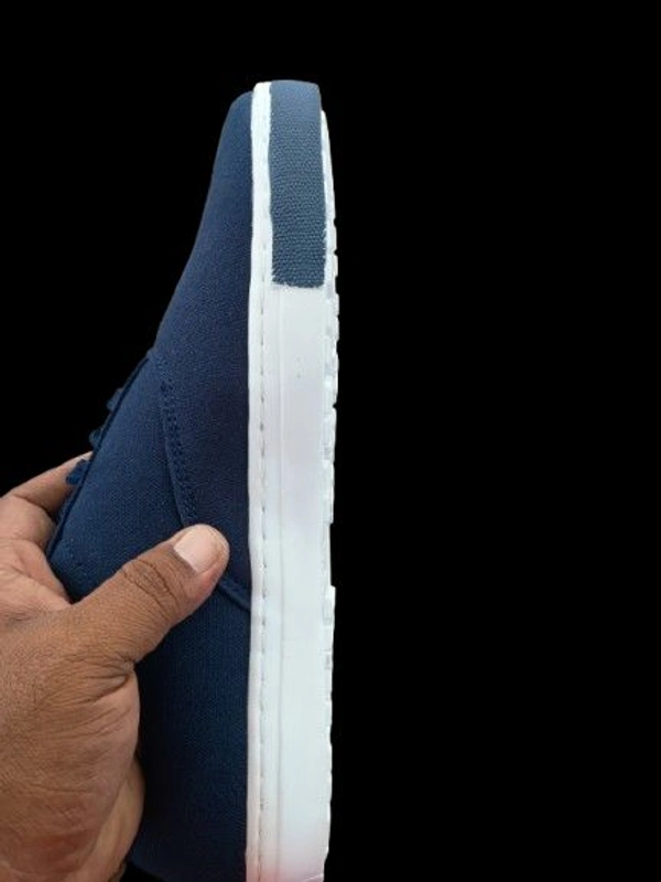 Nayara CA Shoes - Size 7