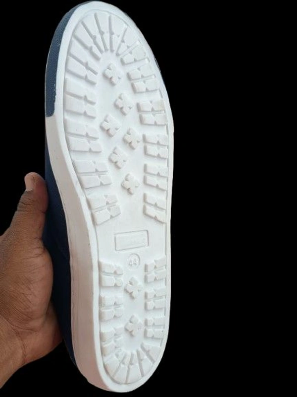 Nayara CA Shoes - Size 10