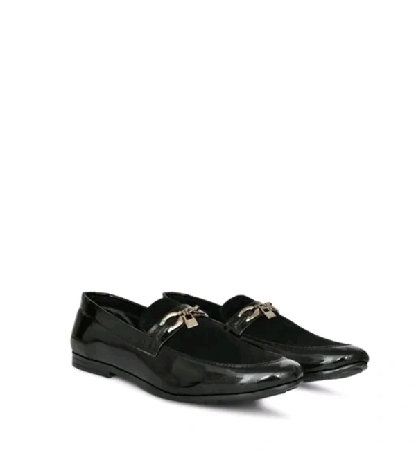 Premium New Look Black Loafer
Name: Premium New Look Black Loafer
Material: Synthetic
Sole Material: Pvc
Fastening: Slip On
Toe Shape: Round Toe
Sizes:
IND-6 (Foot Length Size: 25 cm, Foot Width Size: 10 cm)
IND-7 (Foot Length Size: 26 cm, Foot Width Size: 10.1 cm)
IND-8 (Foot Length Size: 27 cm, Foot Width Size: 10.2 cm)
IND-9 (Foot Length Size: 28 cm, Foot Width Size: 10.3 - 7