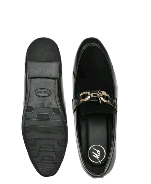 Premium New Look Black Loafer
Name: Premium New Look Black Loafer
Material: Synthetic
Sole Material: Pvc
Fastening: Slip On
Toe Shape: Round Toe
Sizes:
IND-6 (Foot Length Size: 25 cm, Foot Width Size: 10 cm)
IND-7 (Foot Length Size: 26 cm, Foot Width Size: 10.1 cm)
IND-8 (Foot Length Size: 27 cm, Foot Width Size: 10.2 cm)
IND-9 (Foot Length Size: 28 cm, Foot Width Size: 10.3 - 8