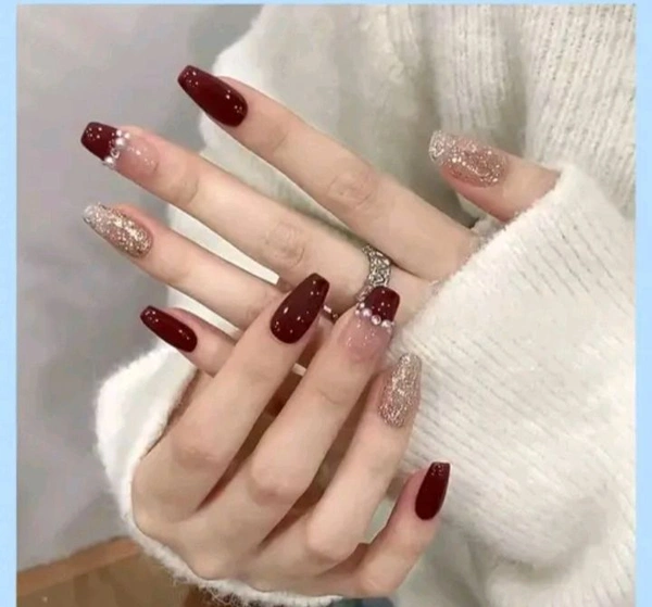 Vimich Set of 24 Artificial Reusable Nails in Golden And Maroon With Pearl And Glue