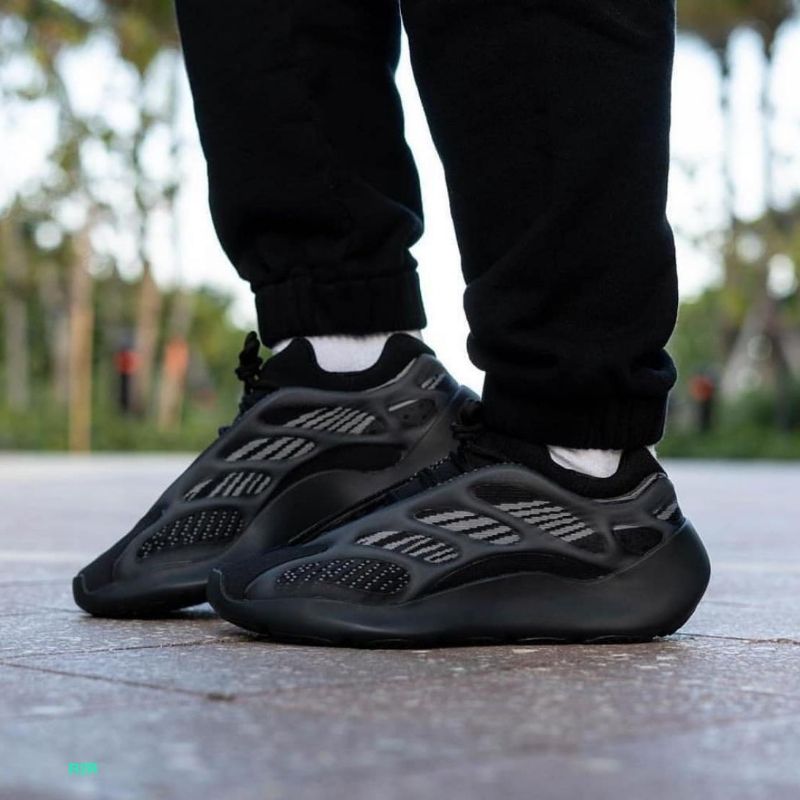 yeezy 700 glow on feet