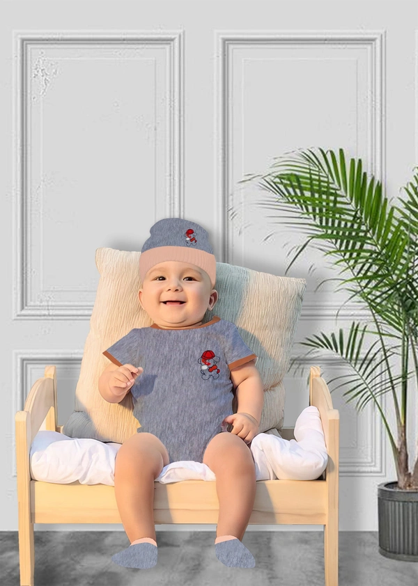 Adhigams New Born Baby Boy Caps/Rompers/Mittons/Booties/Napkins Clothing Gift Set -5 Pieces Bubbly Bear (Grey) for 0-6, 6-12 Months