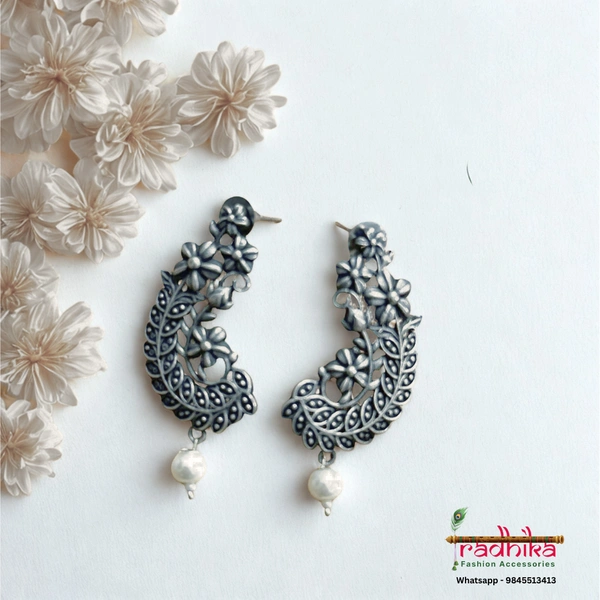 Leaf Shaped Oxidised Dangler