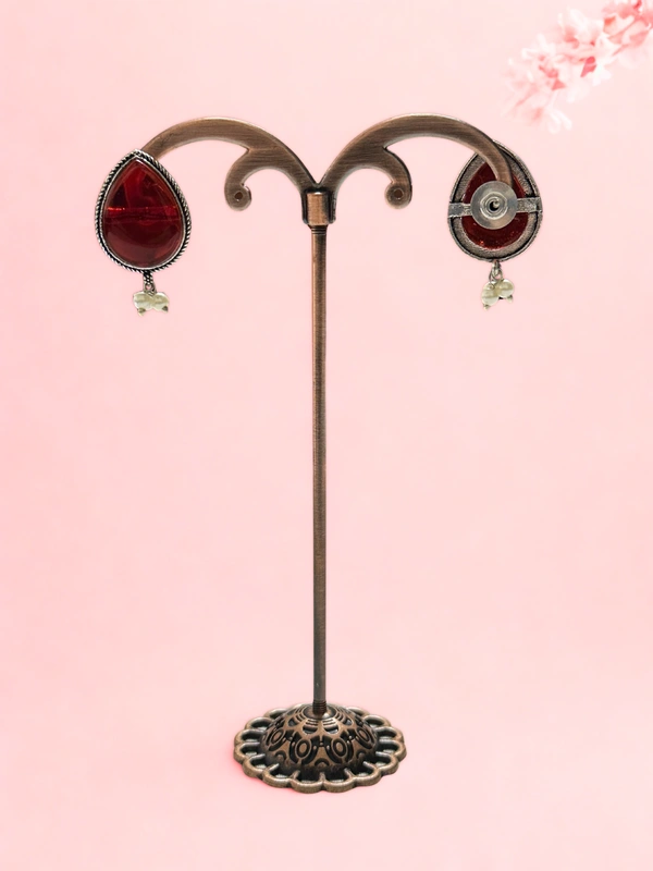 Lightweight pan-shaped studs for everyday elegance