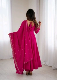 HIGH PREMIUM QUALITY PURE ROMAN CHANDERI SILK FABRIC FULLY FLARE ANARKALI,WITH DUPPTA SET,PENT READY TO WEAR•KB-289
- Dark pink, XXL