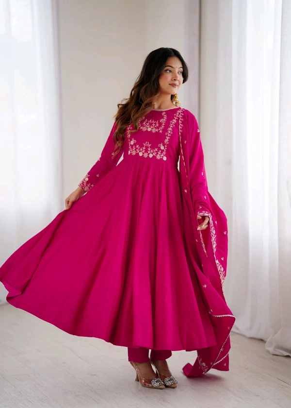 HIGH PREMIUM QUALITY PURE ROMAN CHANDERI SILK FABRIC FULLY FLARE ANARKALI,WITH DUPPTA SET,PENT READY TO WEAR•KB-289
- Dark pink, XXL