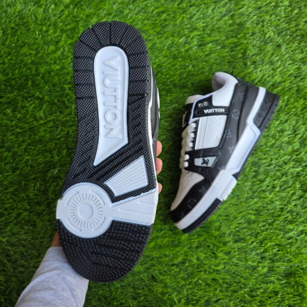 TRAINER BLACK - UK 10