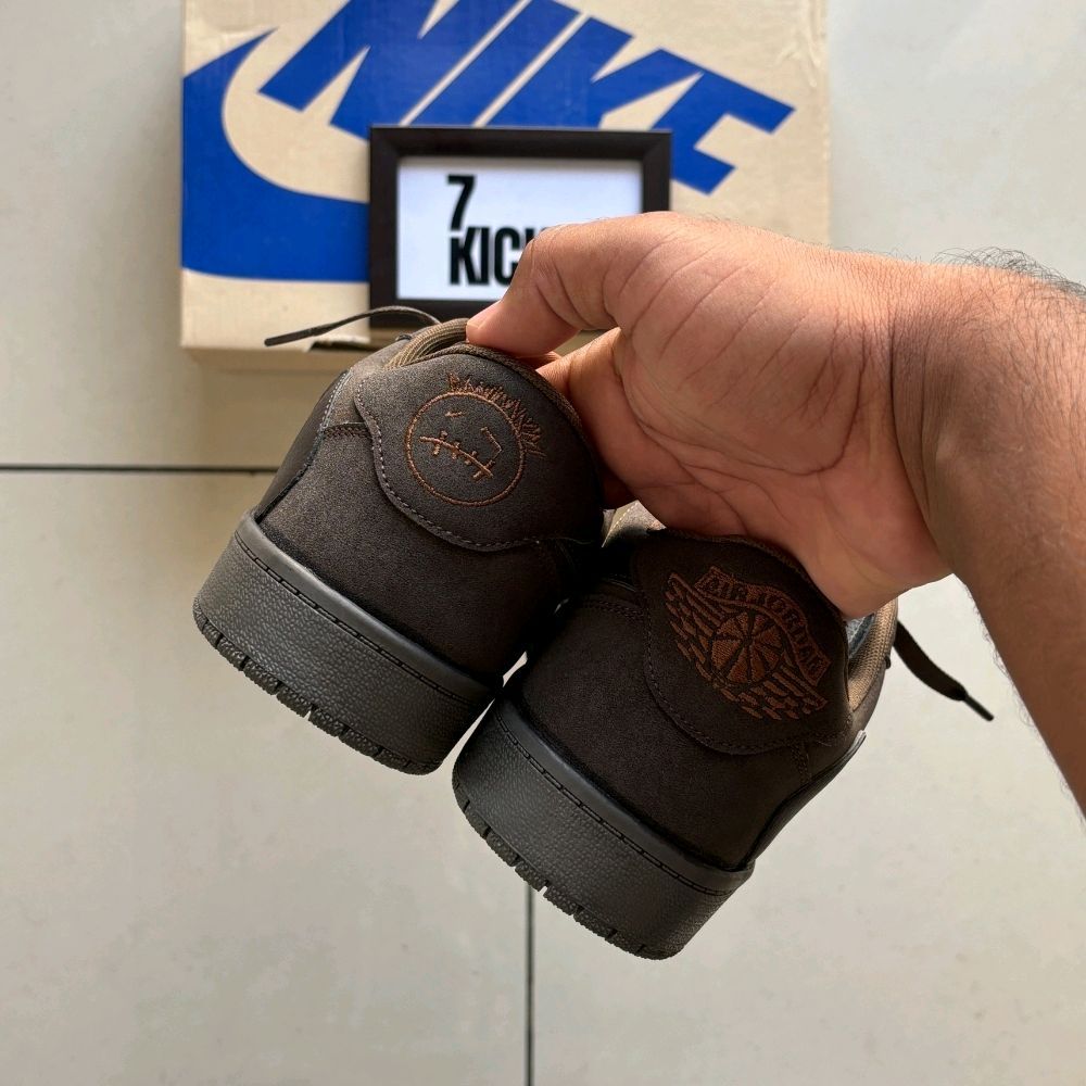 TRAVIS SCOTT VELVET BROWN