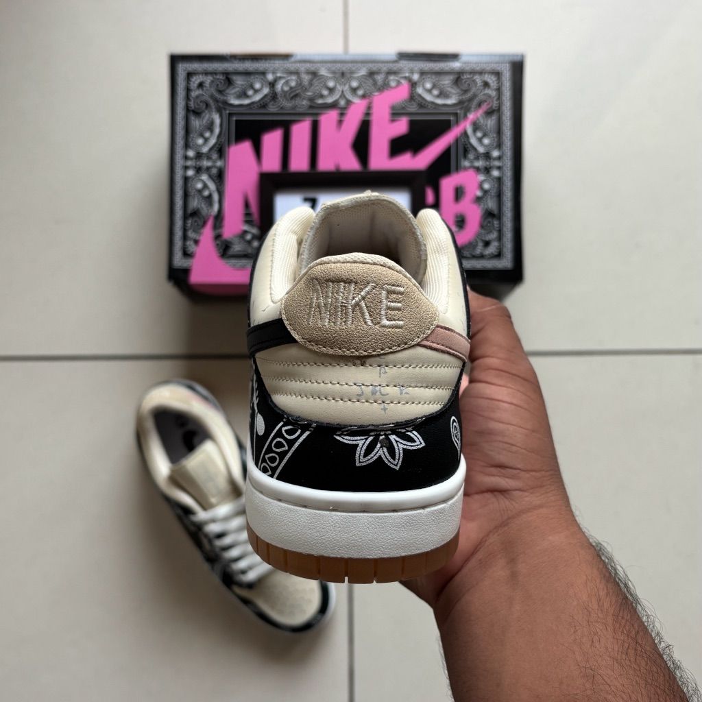 DUNK LOW TRAVIS SCOTT