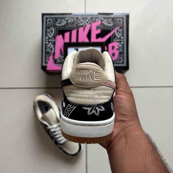 DUNK LOW TRAVIS SCOTT - UK 8
