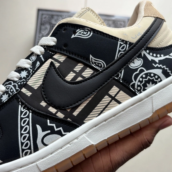 DUNK LOW TRAVIS SCOTT - UK 9