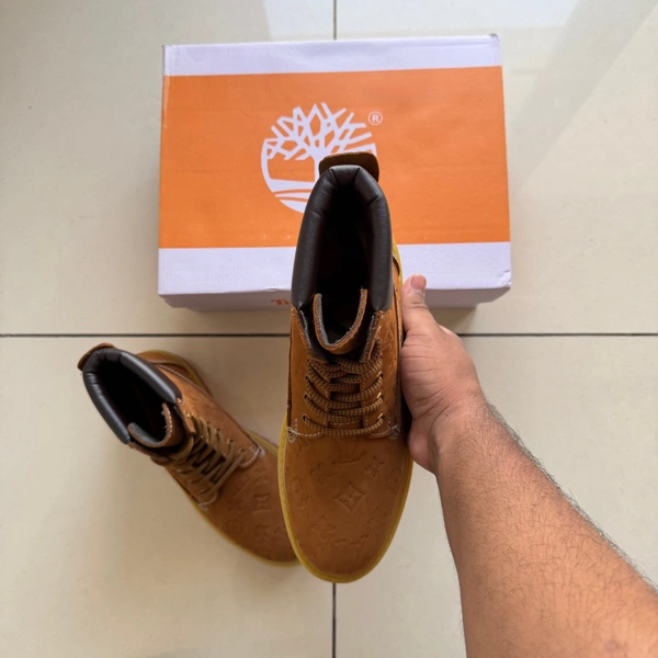 LEATHER TIMB BOOTS - UK 6