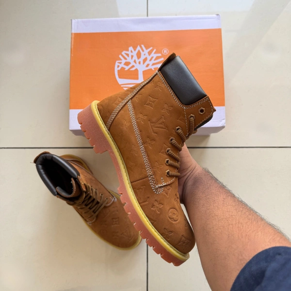 LEATHER TIMB BOOTS - UK 6