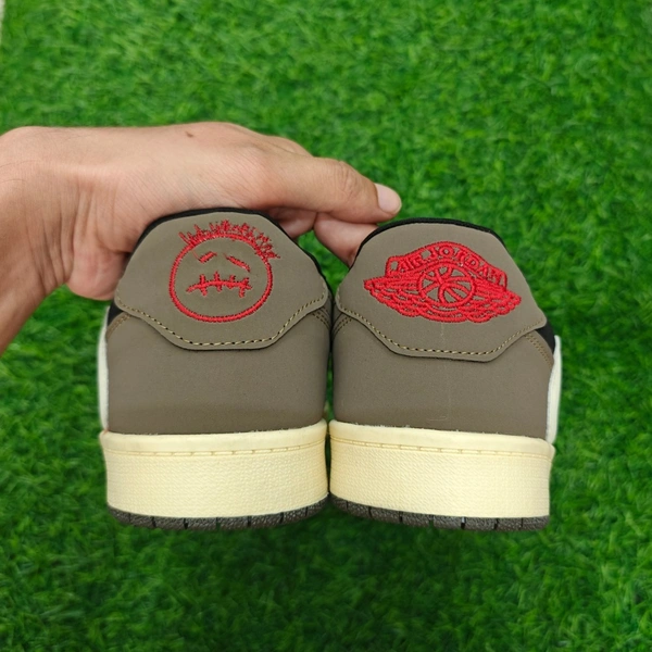 Travis scott mocha - UK 6