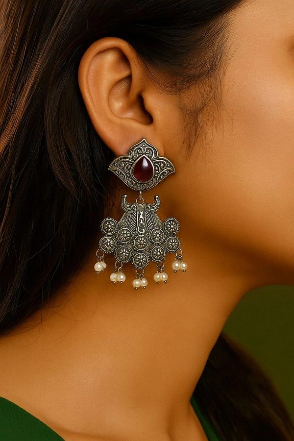 Sokhi Jewels Antique Silver Replica Jhumka Earrings with Red Stone & Pearl Detailing – Classic Ethnic Jewelry for Festive & Bridal Wear for Women & Girls