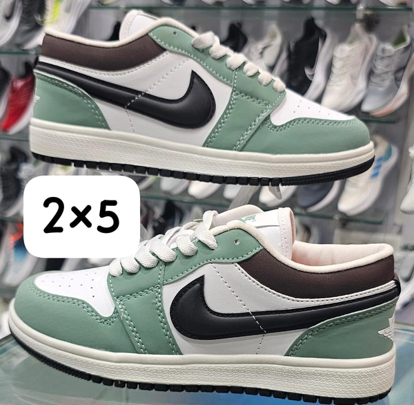 Men's Casual Low-Top Sneakers.