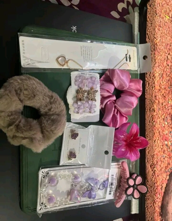 Gift Hamper For Her (Earrings, 2 Hair Clips Scrunchie, Bracelet , 2 Flower Claw Clip & Pendant ) 