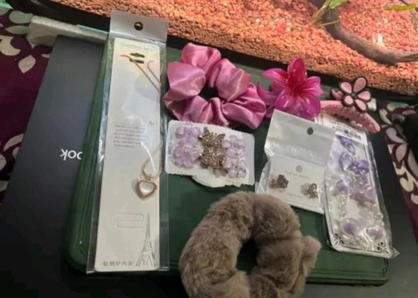 Gift Hamper For Her (Earrings, 2 Hair Clips Scrunchie, Bracelet , 2 Flower Claw Clip & Pendant ) 