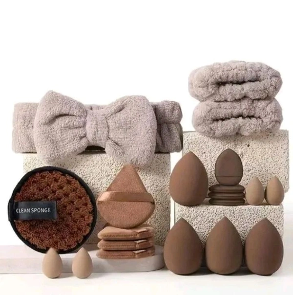 Various Sponges Set / 20 Piece Makeup Puff, Head Band And Sponge Kit  - Nutmeg Wood Finish