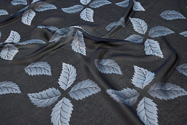 Mirchi Fashion Floral Print Daily Wear Chiffon, Georgette Saree (Black, Grey)