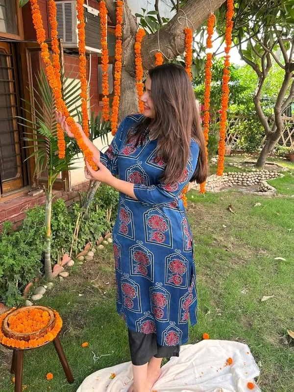 Hardikfab Rayon Blue Kurti with Pant, Block Print 3/4 Sleeves Knee Length Round Neck Kurta Set for Women & Girls - M