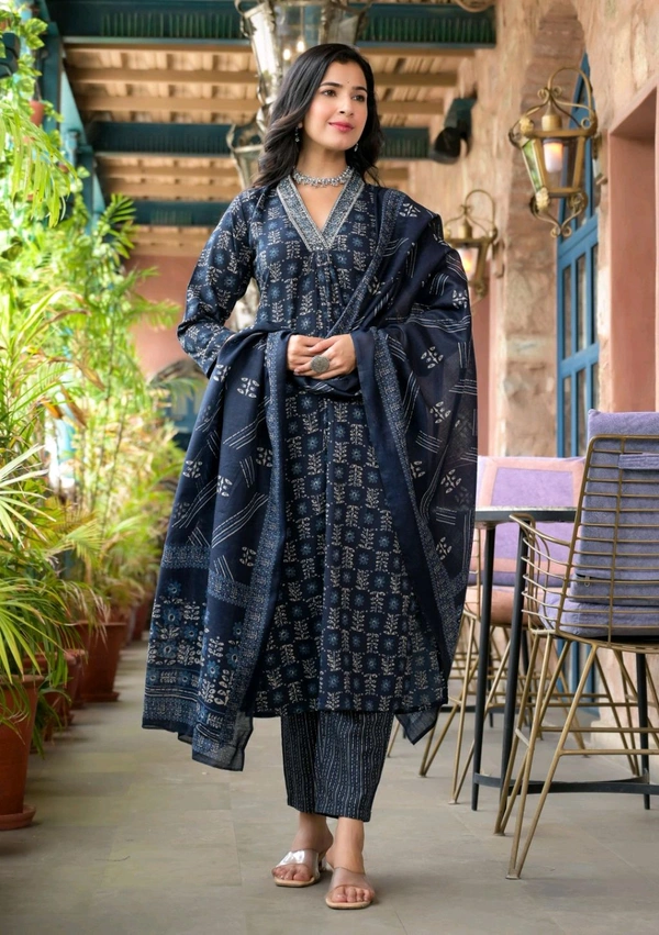 Shriya Women's Kurta Pant Dupatta Sets - S