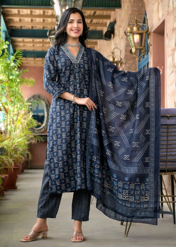 Shriya Women's Kurta Pant Dupatta Sets - M