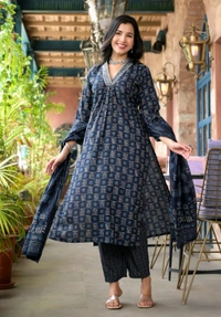 Shriya Women's Kurta Pant Dupatta Sets - M