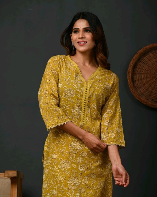Women Floral Print Pure Cotton A-line Kurta - L