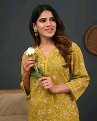 Women Floral Print Pure Cotton A-line Kurta - L