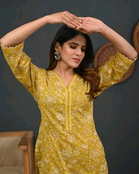 Women Floral Print Pure Cotton A-line Kurta - L