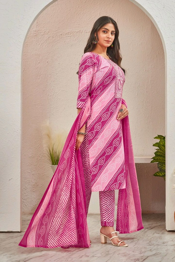 BLACK PATTI
Kurta, Salwar & Dupatta Set - M