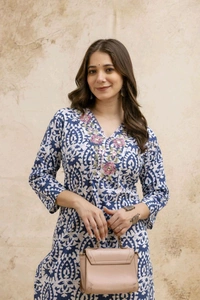 Women Embroidered Cotton Blend Straight Kurta (Multicolor) - L