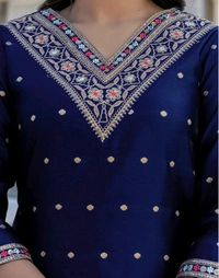 Skylee Women Jacquard, Silk Blend Kurta Pant Dupatta Set - S