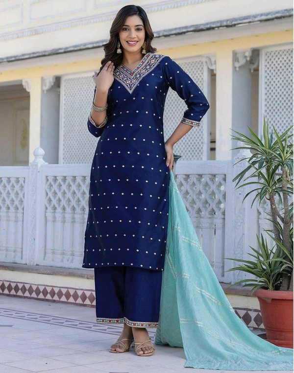 Skylee Women Jacquard, Silk Blend Kurta Pant Dupatta Set - S