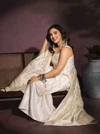 Ishin Women Off White Ethnic Motifs Woven Design Straight Kurta & Sharara with Dupatta - M