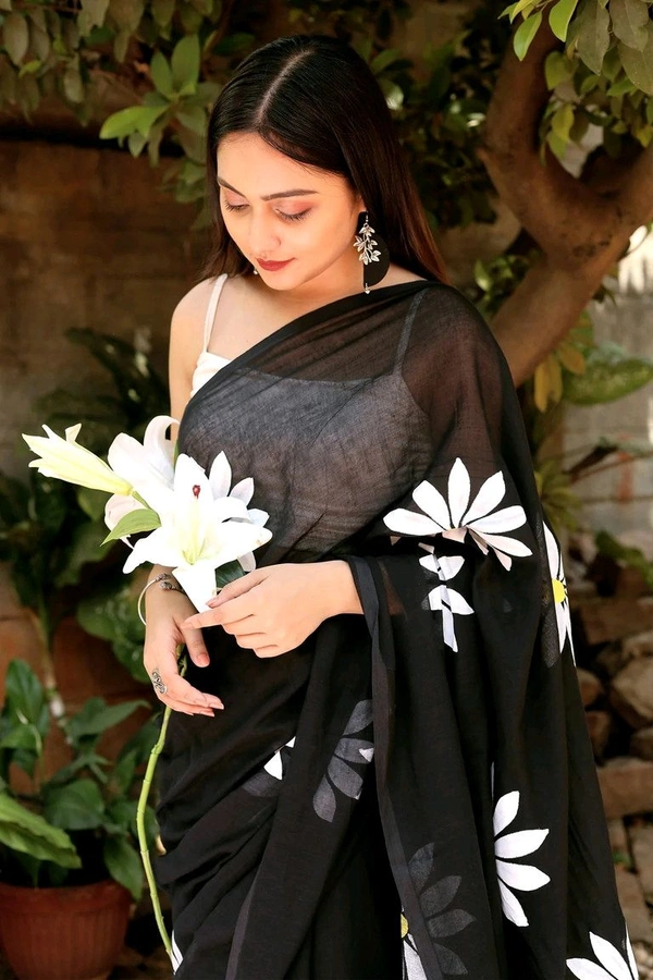 Floral Print Handloom Pure Cotton Saree (Black)
