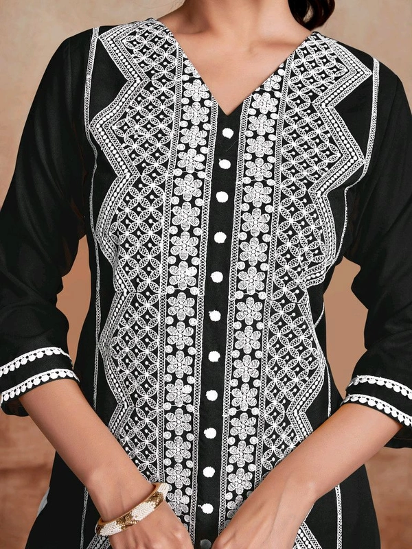 Youthnic Women Chikan Embroidery Cotton Rayon Straight Kurta (Black) - XL