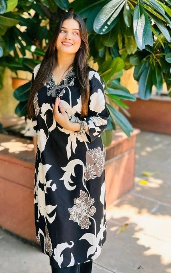 Aromix Women Printed Silk Blend Straight Kurta (Black) - M