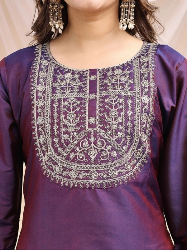 AYUKTA INTERNATIONAL
Women Art Silk Kurti Pant Dupatta Set - S