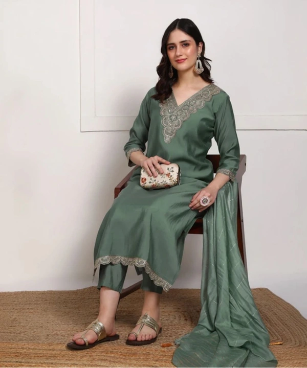 New Ethnic 4 You
Women Pure Silk Kurta Pant Dupatta Set - XXL