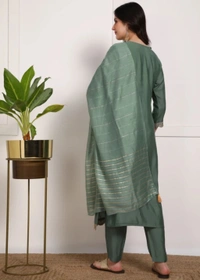 New Ethnic 4 You
Women Pure Silk Kurta Pant Dupatta Set - XXL