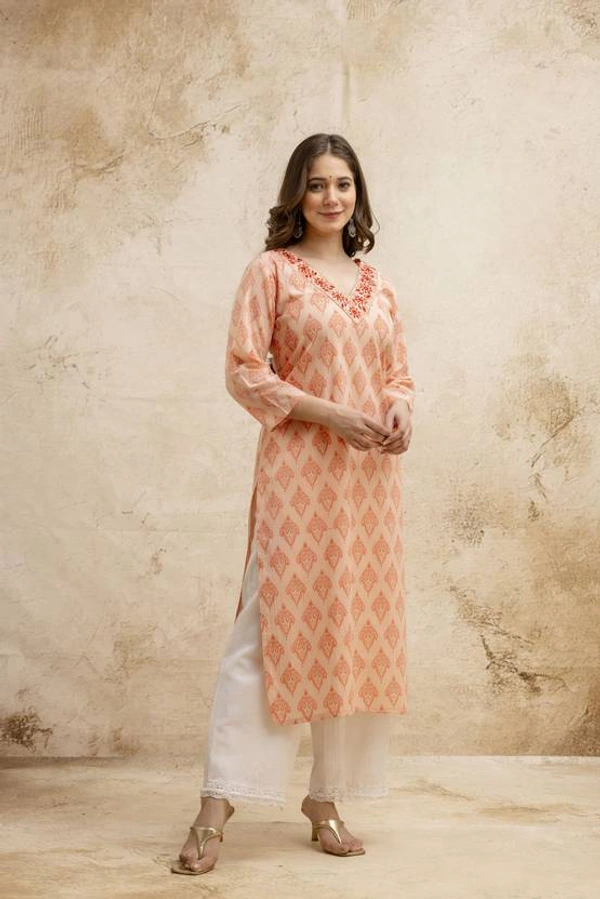 Surhi Women Embroidered Cotton Blend Straight Kurta (Multicolor) - L