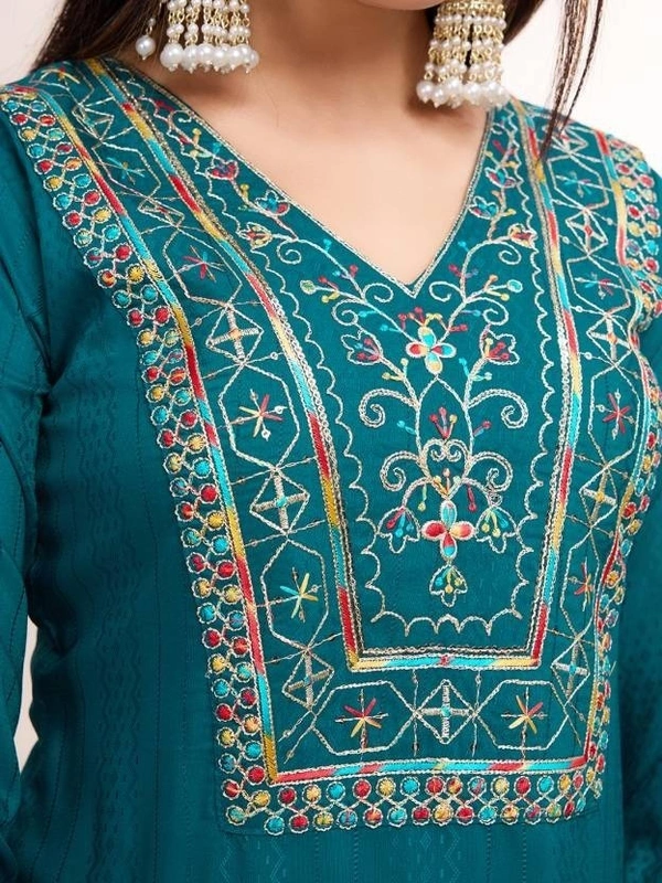 Women Jacquard Kurta Pant Set - S