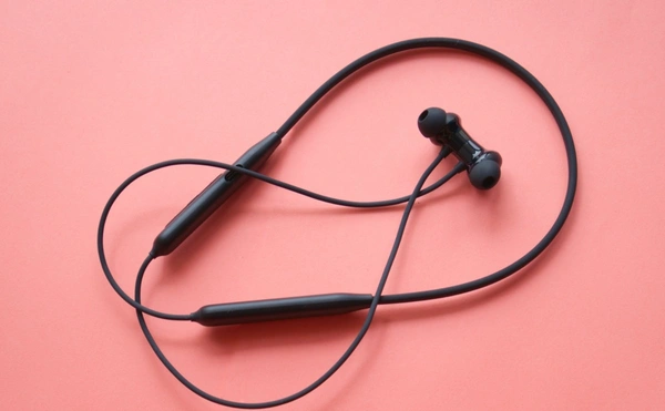 ONEPLUS OnePlus Bullets Wireless Z2 with Fast Charge, 30 Hrs Battery Life, Earphones with mic Bluetooth Headset (Magico Black, In the Ear) - Bright Red