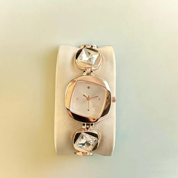 Deepa's Vasthraalayam – Women’s Timeless Analog Watch