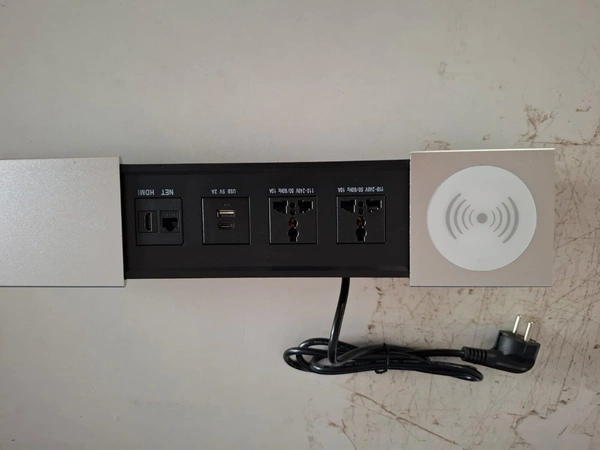CM Sliding with Wireless Charging