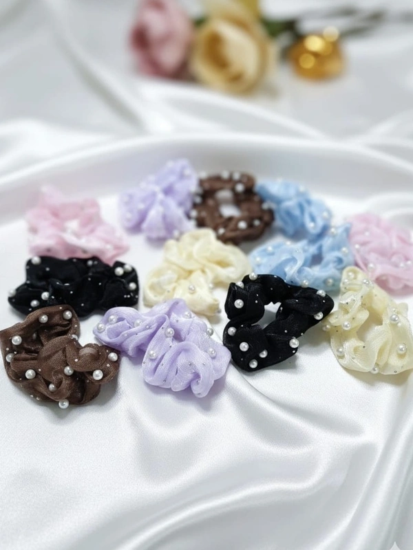 Pearl scrunchies (6 pcs)