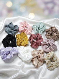 Soft satin scrunchies (6 pcs)